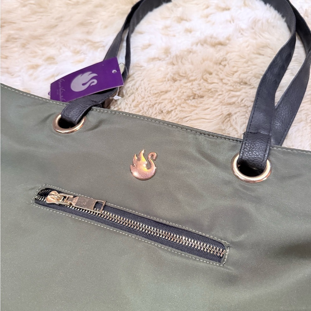 Gloria Vanderbilt Olive Tote with Black Straps - Picture 2 of 6